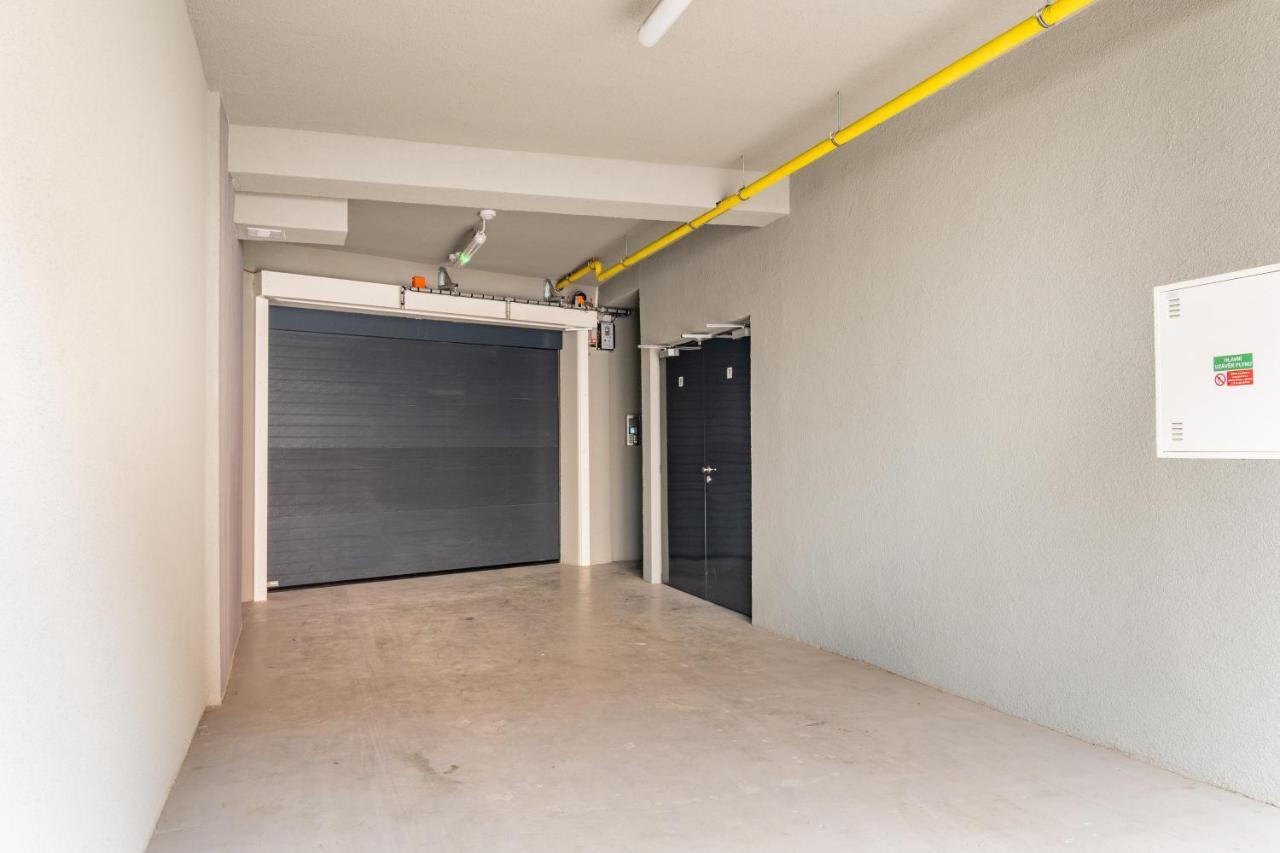 Brand New Studio Apartment #51 With Free Secure Parking In The Center ปราก ภายนอก รูปภาพ